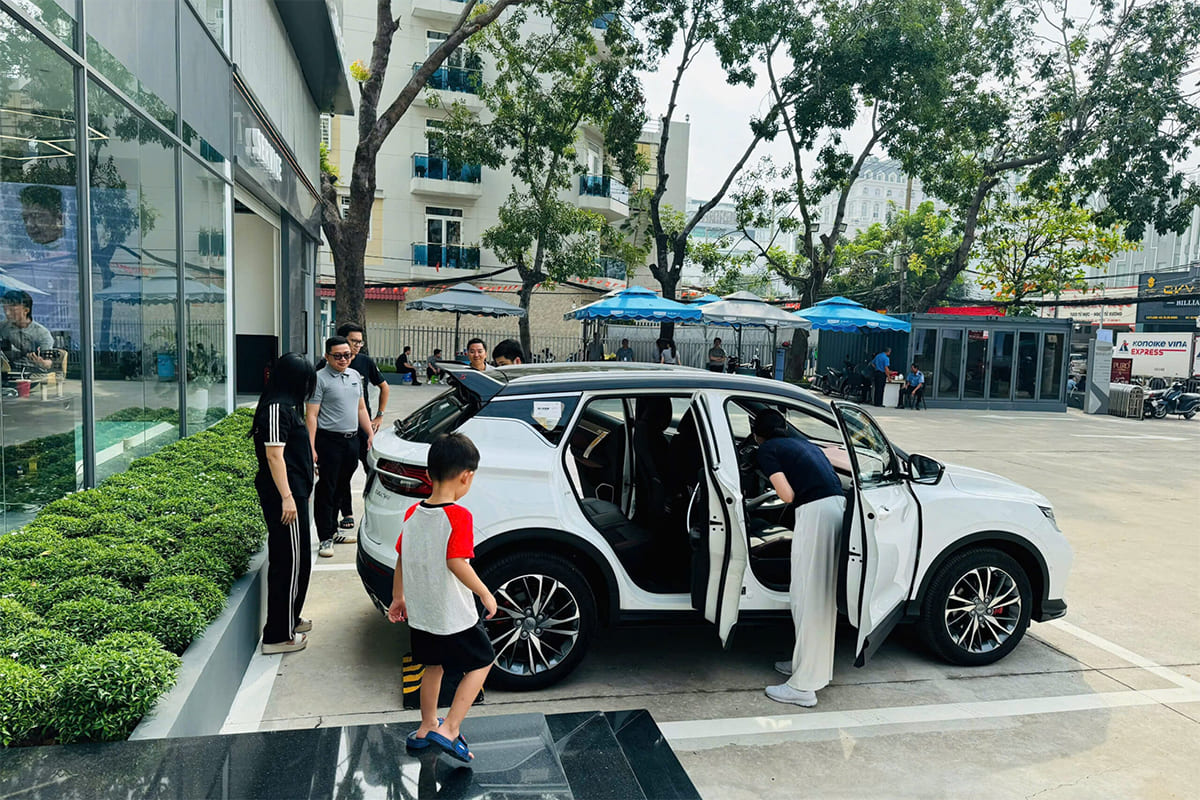 Không khí sôi động tại Geely Phú Mỹ Hưng Không khí sôi động tại Geely Phú Mỹ Hưng