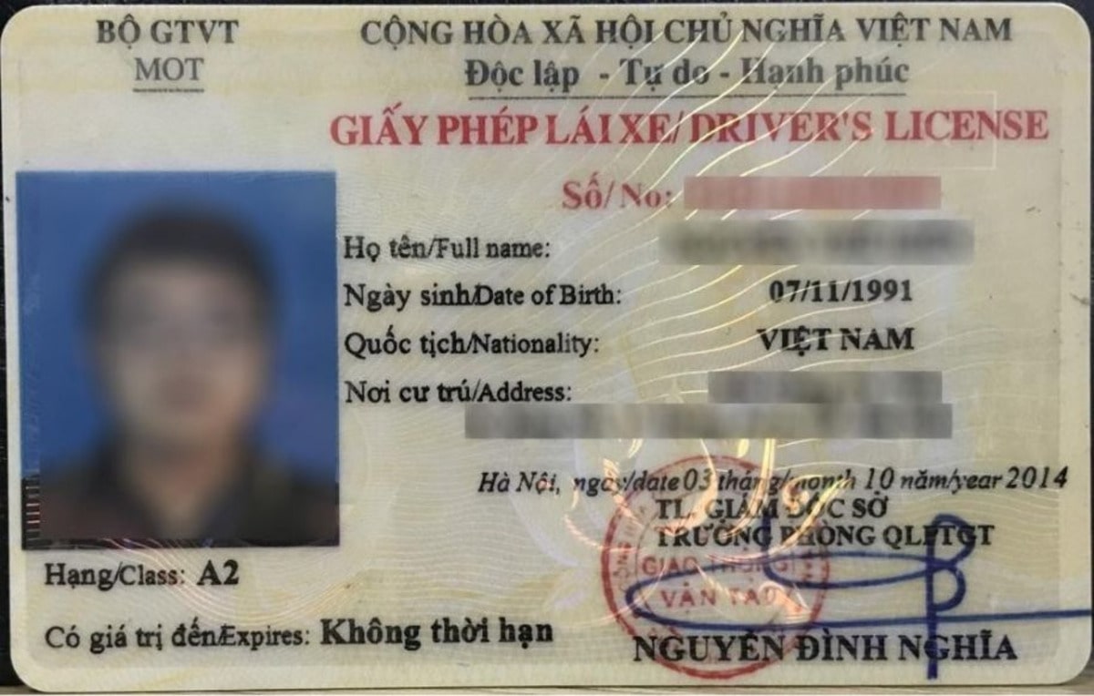 hang xe tren bang lai xe mau moi duoc in ro rang tren goc trai the Hạng xe trên bằng lái xe mẫu mới được in rõ ràng trên góc trái thẻ