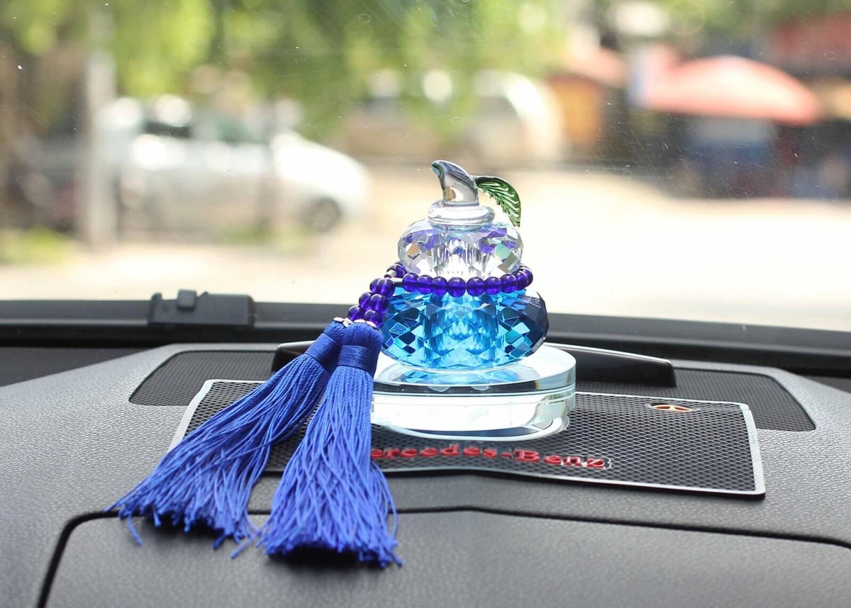 Sử dụng vật phong thủy hóa giải màu xe không hợp phong thủy