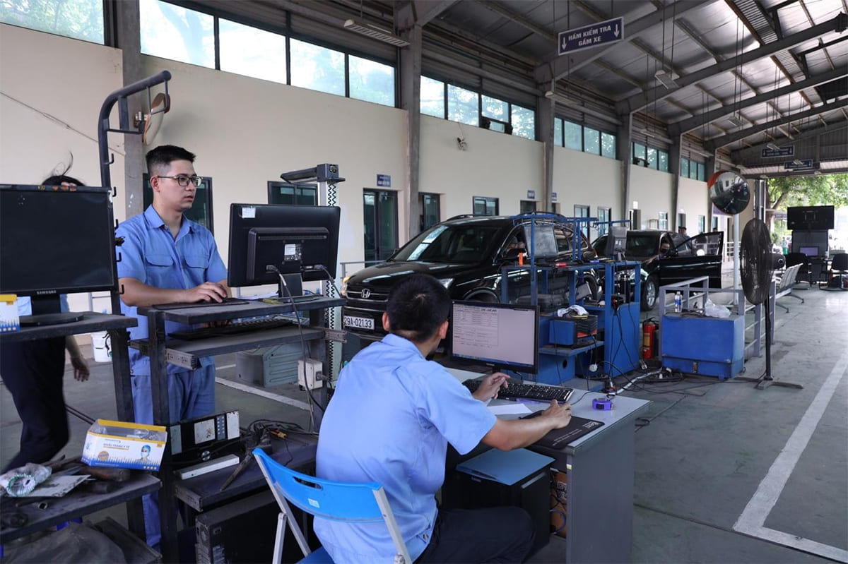 le phi xe dang kiem cho xe 5 cho xe khong kinh doanh la 290 000 dong lan Lệ phí xe đăng kiểm cho xe 5 chỗ xe không kinh doanh là 290.000 đồng/lần